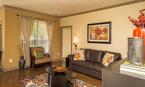 What apartments will $1,000 rent you in West Oaks, today?