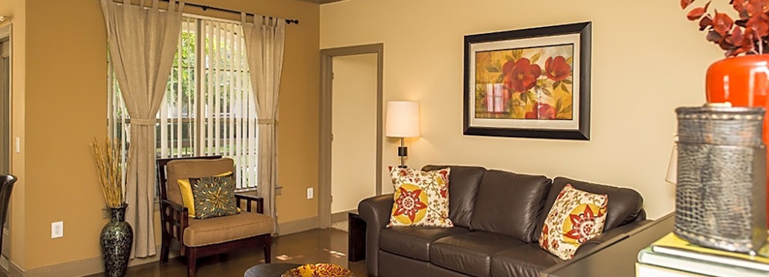 What apartments will $1,000 rent you in West Oaks, today?