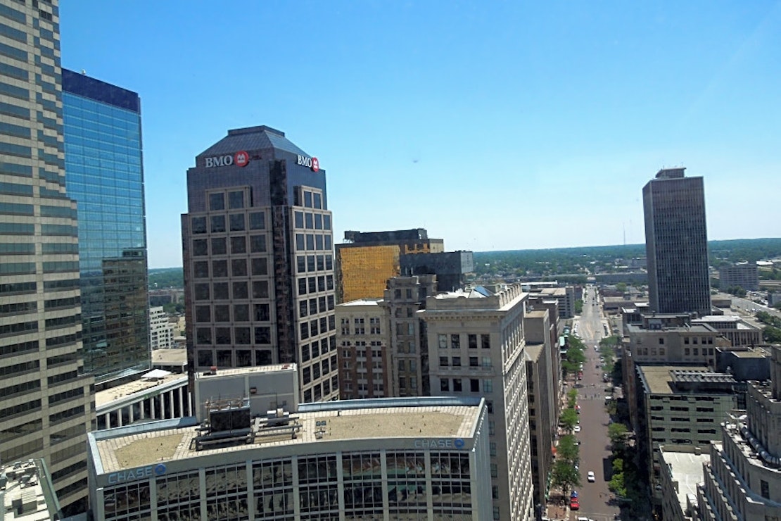 Top Indianapolis news: Hundreds protest at governor's residence; CART legend Bob Lazier dies; more