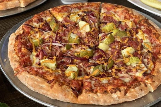 Long Beach's 4 favorite spots to score pizza on the cheap