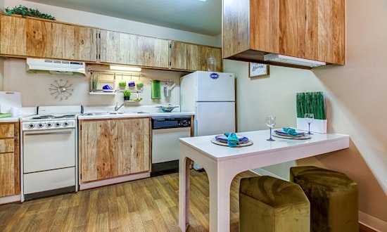 What apartments will $800 rent you in Camelback East, this month?