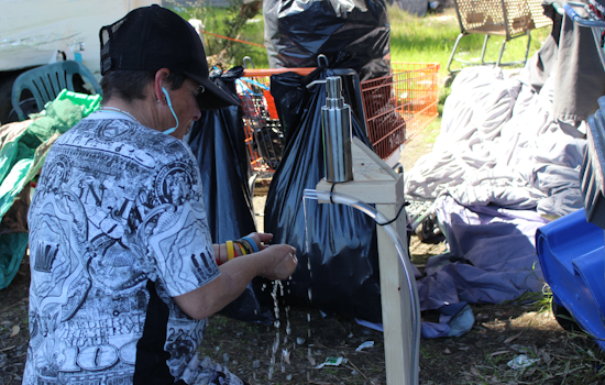 Oakland activists build hand-washing stations for unhoused, as city’s sanitation plan falls short