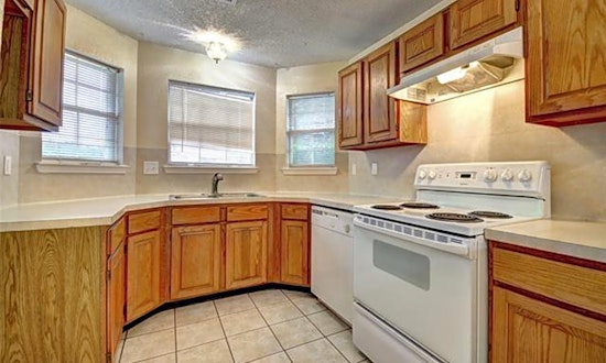 What apartments will $1,400 rent you in Summerfields, right now?