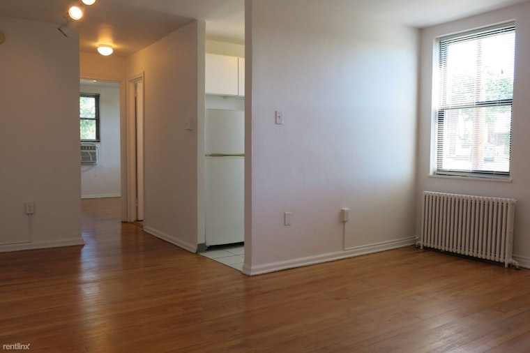 What will $900 rent you in East Liberty?