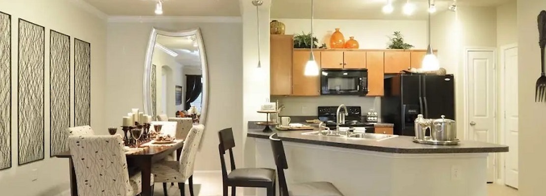 What apartments will $1,100 rent you in Astrodome Area, today?