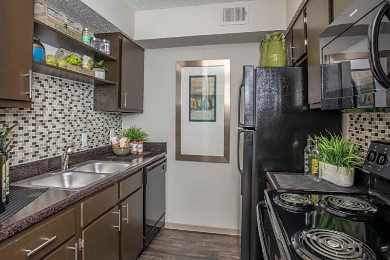 What apartments will $800 rent you in East Arlington, today?