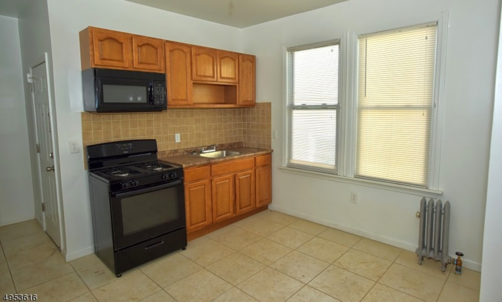 What apartments will 1,500 rent you in Weequahic, this month?