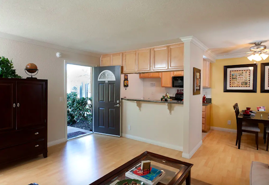 Apartments for rent in Santa Ana: What will $2,700 get you?