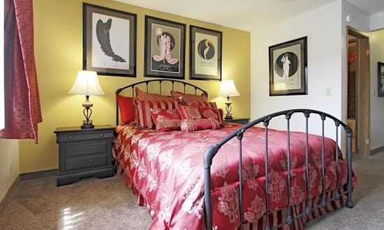What apartments will $1,300 rent you in The Lakes, today?