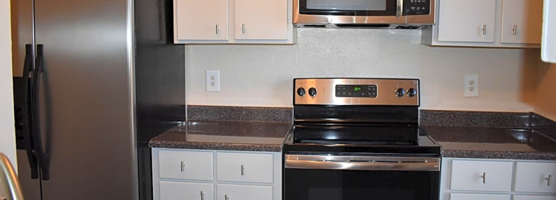 What apartments will $1,000 rent you in Westchase, today?