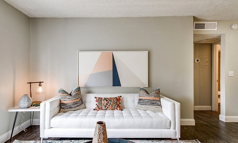 What apartments will $900 rent you in East Arlington, right now?