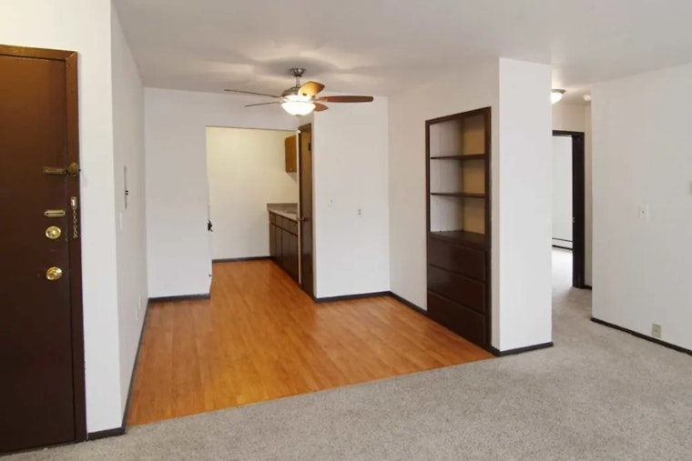 What apartments will $1,100 rent you in Murray Hill, this month?