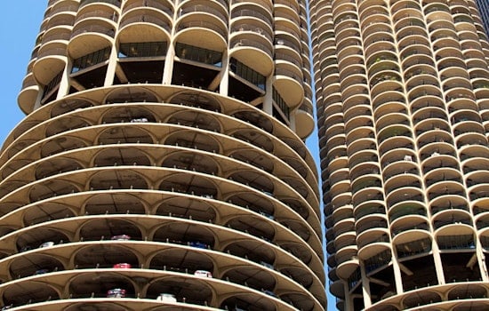 Top Chicago news: Woman dies from virus days after giving birth; 7 officers injured in altercation
