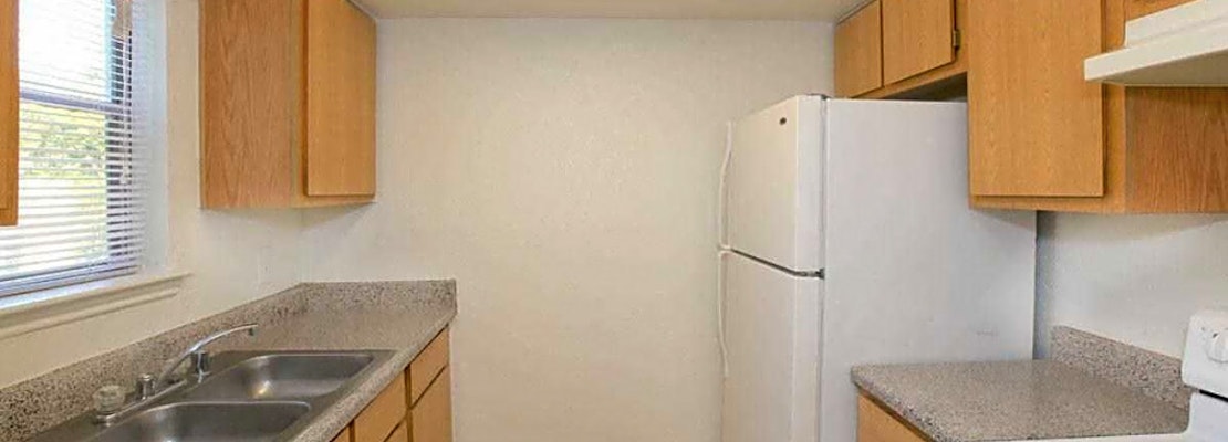 What apartments will $900 rent you in Edgebrook Area, this month?