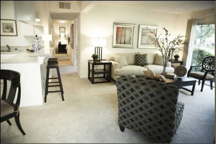 Apartments for rent in Santa Ana: What will $1,800 get you?