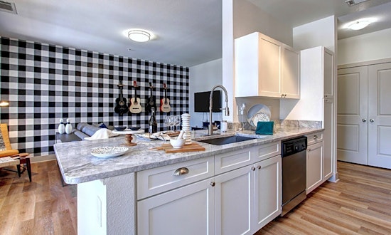 Apartments for rent in Aurora: What will $2,000 get you?