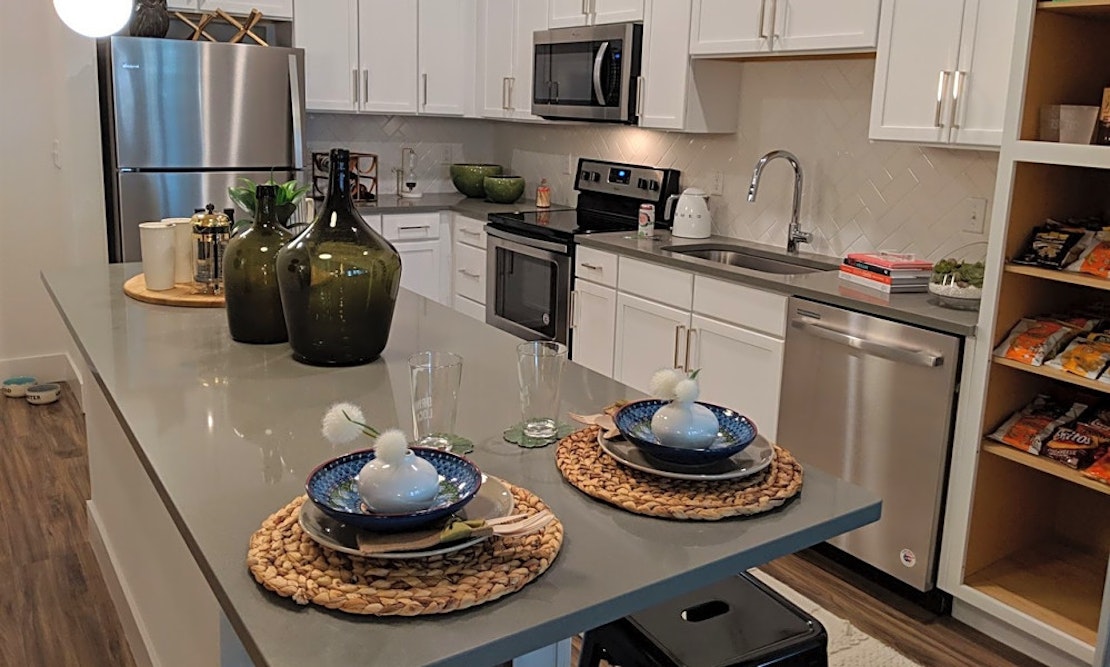 What apartments will $1,600 rent you in College Park, right now?