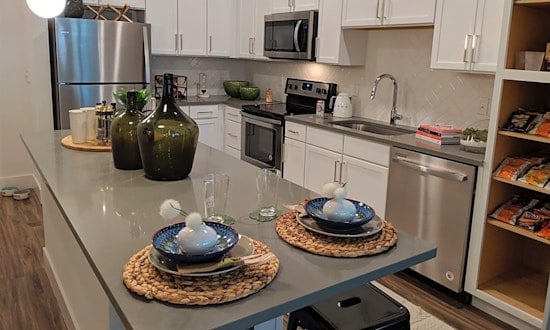 What apartments will $1,600 rent you in College Park, right now?