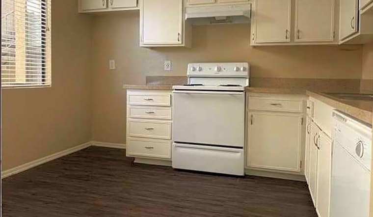 Apartments for rent in Santa Ana: What will $1,900 get you?
