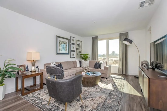 What apartments will $2,800 rent you in North Valley right now?