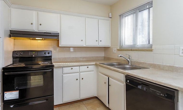 Apartments for rent in Aurora: What will $2,400 get you?