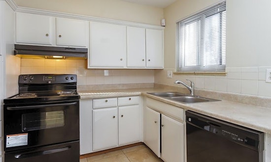 Apartments for rent in Aurora: What will $2,400 get you?