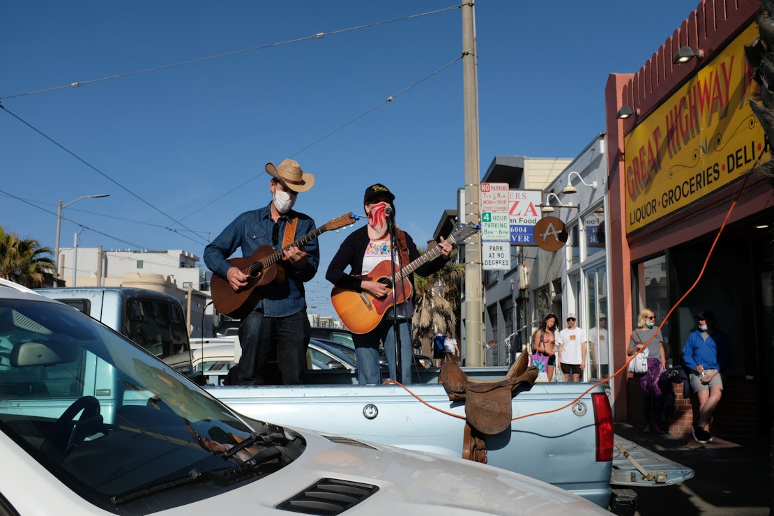 Bars bring live music to San Francisco's streets with socially distanced concerts