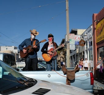 Bars bring live music to San Francisco's streets with socially distanced concerts