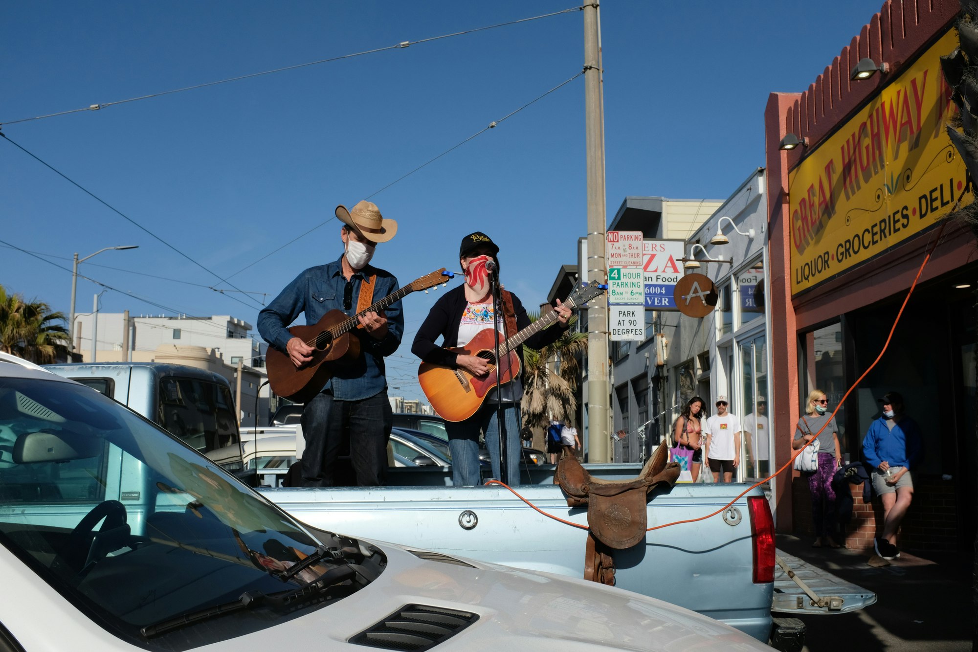Bars bring live music to San Francisco's streets with socially distanced concerts