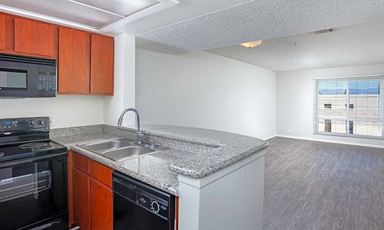 Apartments for rent in Santa Ana: What will $1,800 get you?