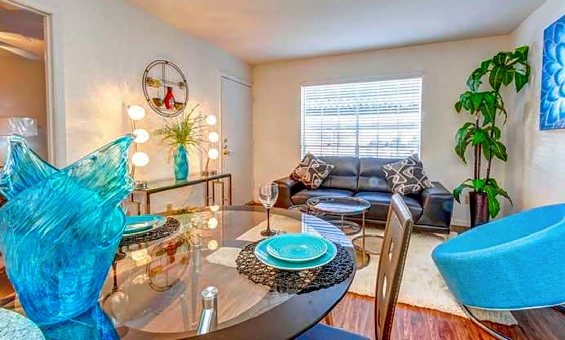 What apartments will $800 rent you in Mid West, Houston today?
