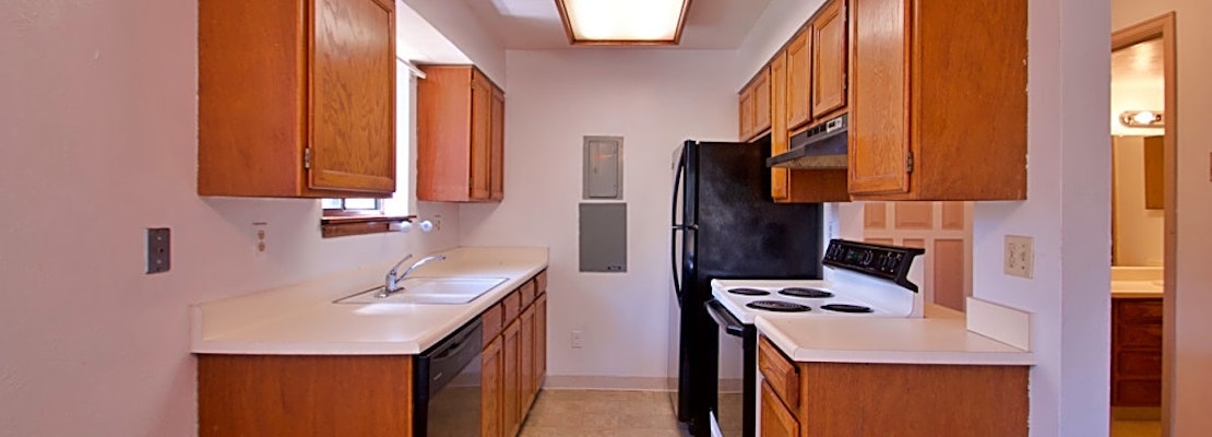 Renting in Aurora: What's the cheapest apartment available right now?