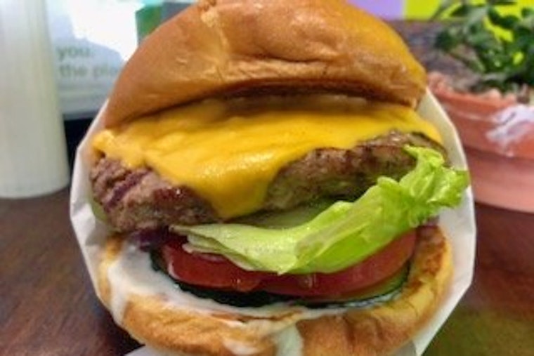 Better Fresh Burger opens new location in Glendale