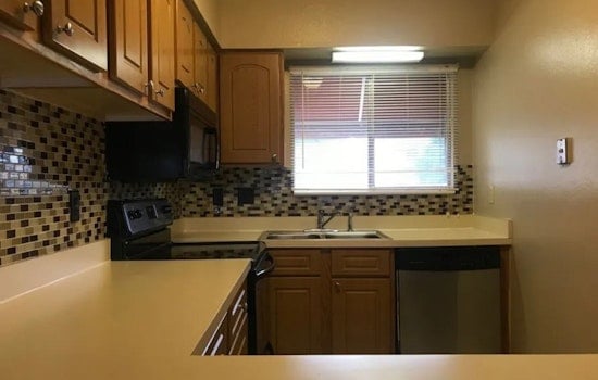 What apartments will $1,200 rent you in South Semoran, right now?