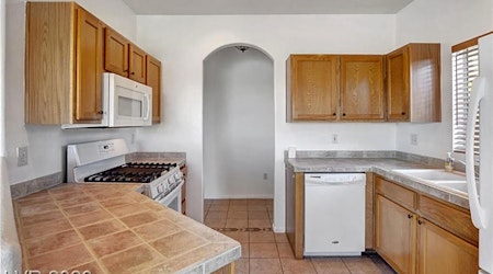 What apartments will $1,400 rent you in Summerlin North, right now?