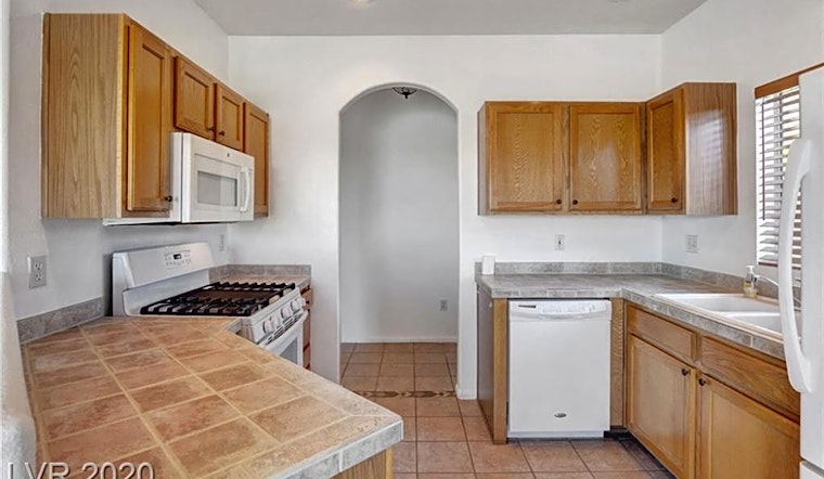 What apartments will $1,400 rent you in Summerlin North, right now?