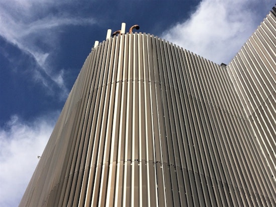 Top Houston news: Lightning strikes courthouse; woman found dead in parked vehicle; more