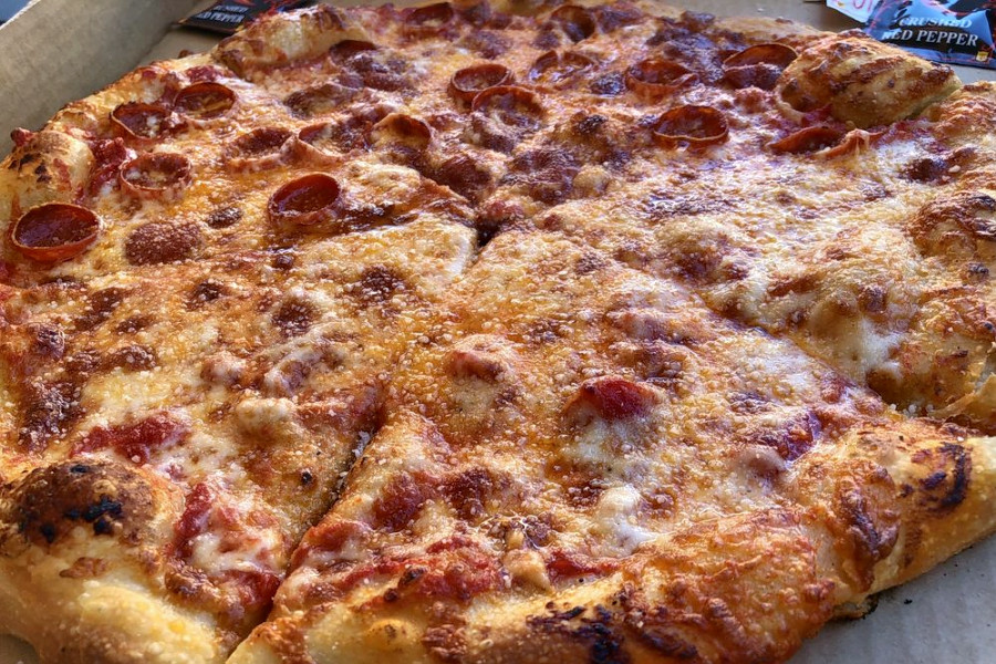 Score pizza and more at Alamitos Beach's new Little Coyote