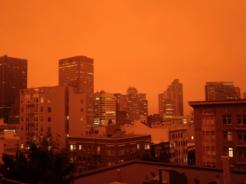 San Francisco Awakens To Darkness As Wildfire Smoke Blankets City In