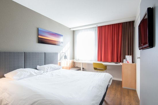 SF starts transitioning homeless out of SIP hotel rooms, leaving their futures uncertain