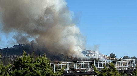 Wildfire threatens homes in South San Francisco