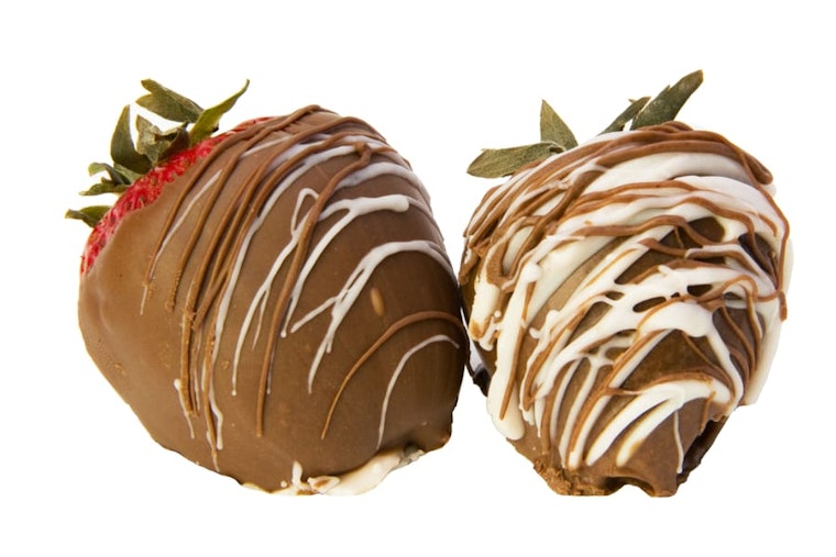 From dipped strawberries to cakes: Here are the top 5 dessert spots in Fayetteville
