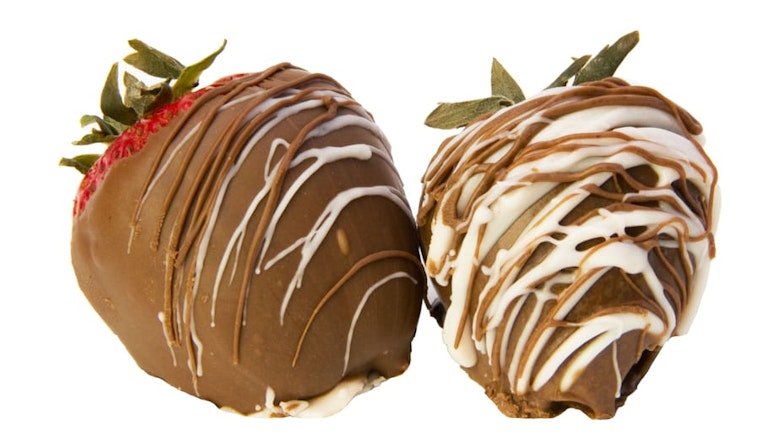 From dipped strawberries to cakes: Here are the top 5 dessert spots in Fayetteville
