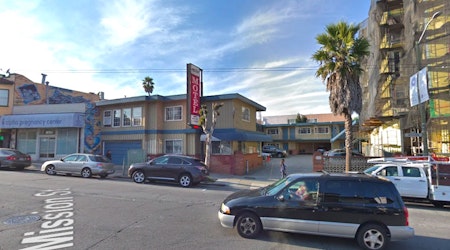 Four suspects flee after man stabbed in Excelsior motel room