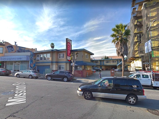 Four suspects flee after man stabbed in Excelsior motel room