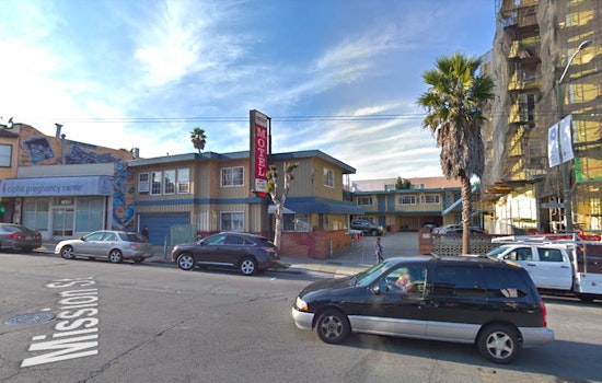 Four suspects flee after man stabbed in Excelsior motel room
