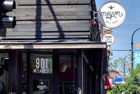 Meyvn debuts in New Calhoun offering bagels, Jewish cuisine and boozy cocktails